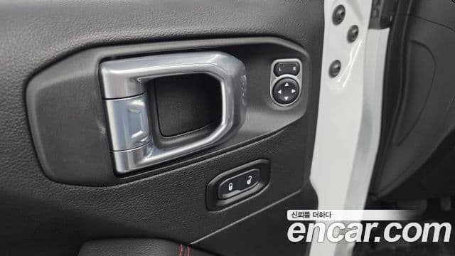 Jeep Wrangler 2022 — Фото 18/20