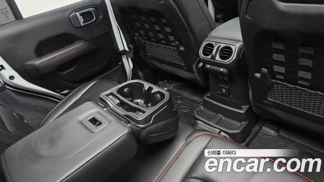 Jeep Wrangler 2022 — Фото 19/20