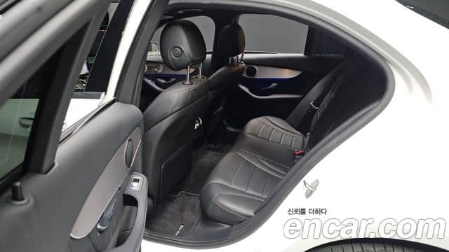 Mercedes-Benz C-Class 2021 — ფოტო 19/20