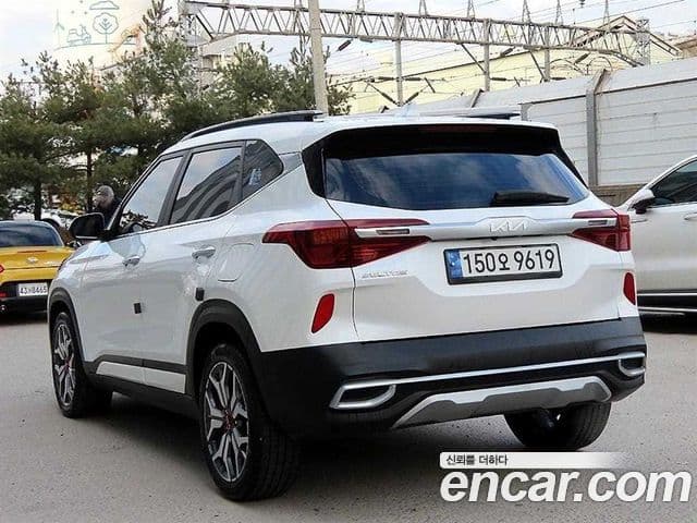Kia Seltos 2022 — ფოტო 2/20