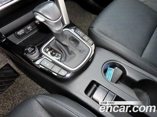 Kia Seltos 2022 — ფოტო 8/20