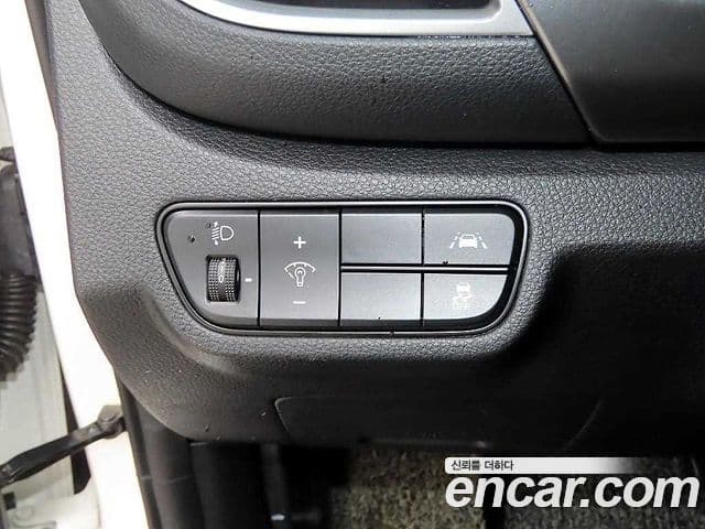 Kia Seltos 2022 — ფოტო 13/20