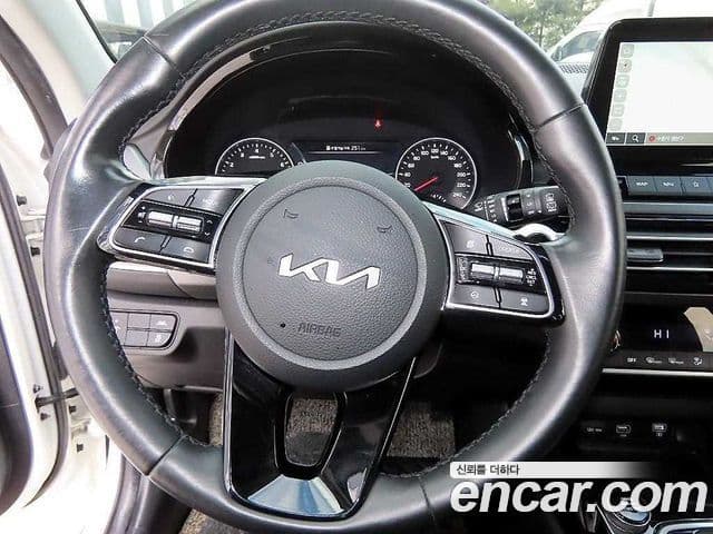 Kia Seltos 2022 — ფოტო 14/20