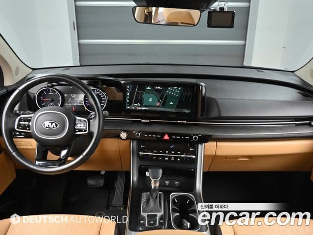 Kia Carnival 2021 — ფოტო 13/20