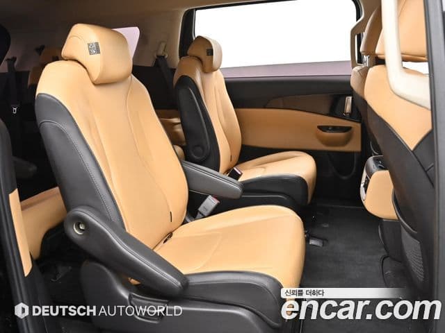 Kia Carnival 2021 — ფოტო 14/20