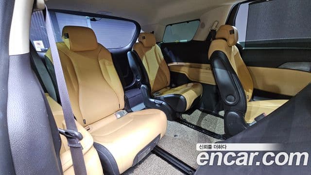 Kia Carnival 2021 — Фото 19/20