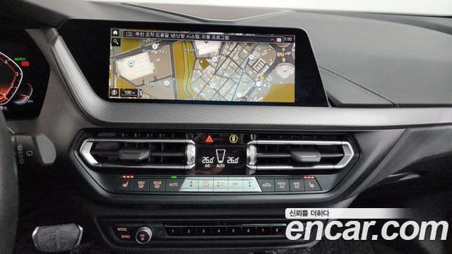 BMW 1 Series 2022 — Фото 14/20