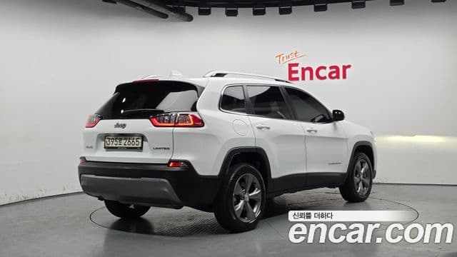 Jeep Cherokee 2021 — Фото 2/20