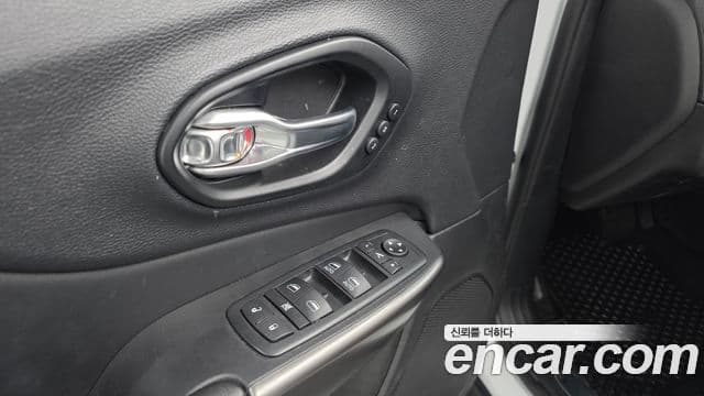 Jeep Cherokee 2021 — Фото 19/20