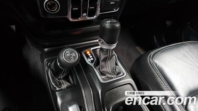 Jeep Wrangler 2019 — Şəkil 9/20