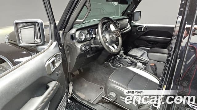 Jeep Wrangler 2019 — Şəkil 12/20