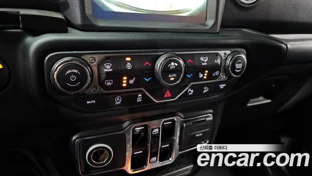 Jeep Wrangler 2019 — Şəkil 17/20