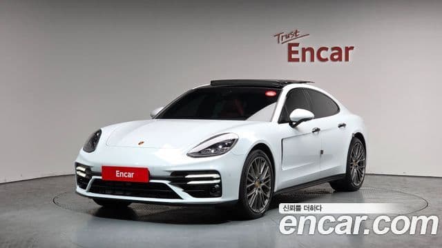 Porsche Panamera 2023 — Photo 1/20