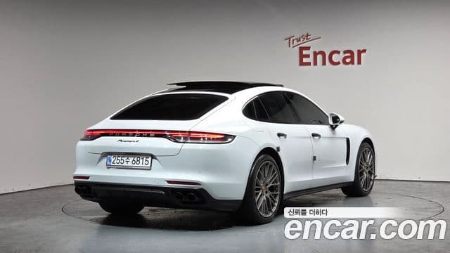 Porsche Panamera 2023 — Photo 18/20