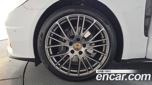 Porsche Panamera 2023 — Photo 2/20