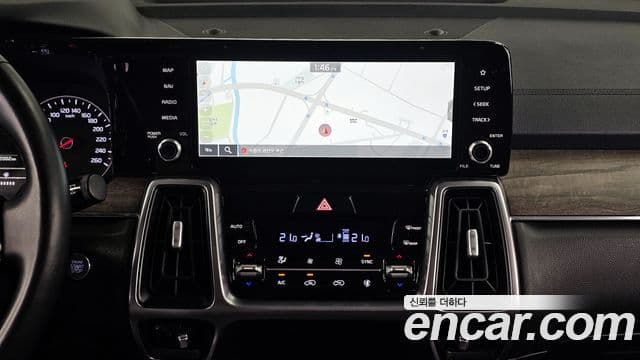 Kia Sorento 2022 — ფოტო 14/20