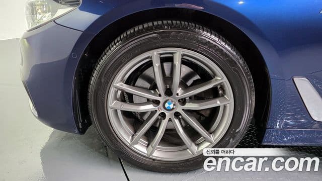 BMW 5 Series 2020 — ფოტო 4/20