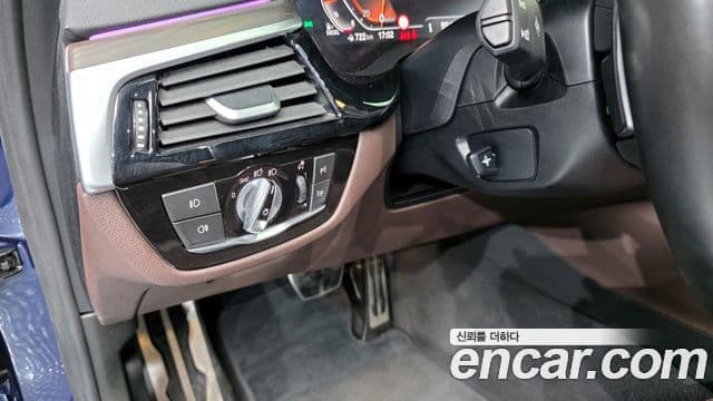 BMW 5 Series 2020 — ფოტო 16/20