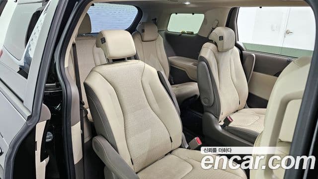 Kia Carnival 2022 — ფოტო 13/20