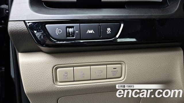 Kia Carnival 2022 — ფოტო 18/20