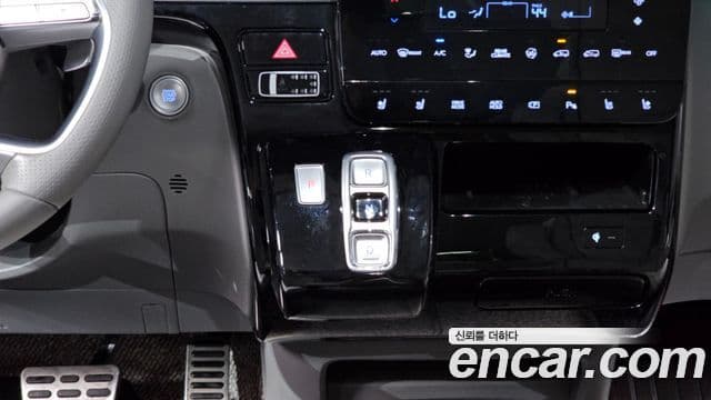 Hyundai Staria 2021 — ფოტო 9/20