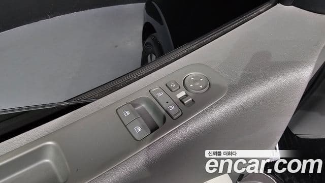 Hyundai Staria 2021 — ფოტო 18/20