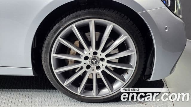 Mercedes-Benz E-Class 2022 — ფოტო 5/20