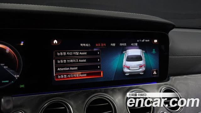Mercedes-Benz E-Class 2022 — ფოტო 16/20