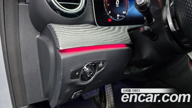 Mercedes-Benz E-Class 2022 — ფოტო 17/20