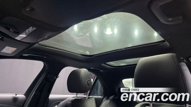 Mercedes-Benz E-Class 2022 — ფოტო 18/20