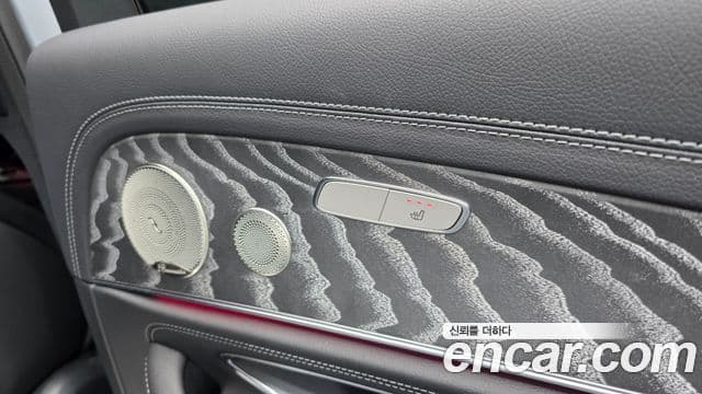 Mercedes-Benz E-Class 2022 — ფოტო 19/20