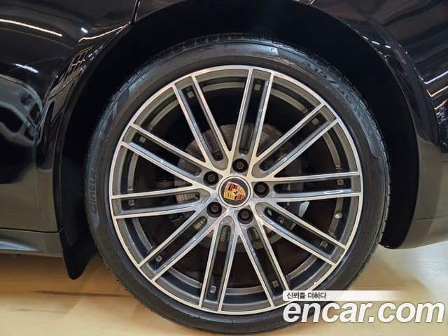 Porsche Panamera 2023 — Photo 19/20