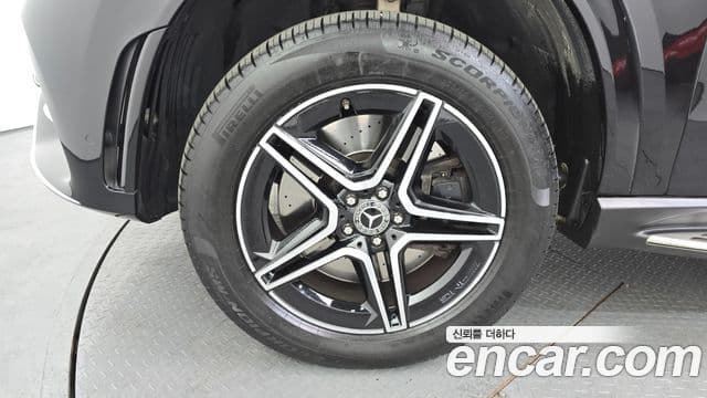 Mercedes-Benz GLE-Class 2020 — ფოტო 5/20