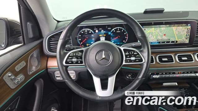 Mercedes-Benz GLE-Class 2020 — ფოტო 13/20