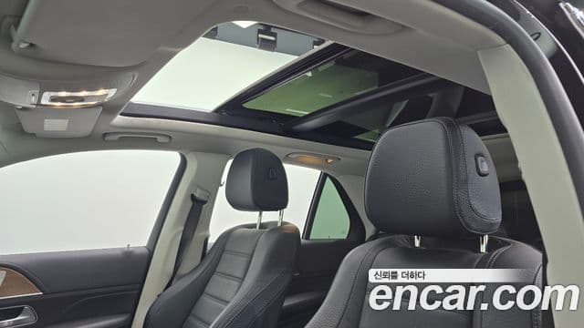 Mercedes-Benz GLE-Class 2020 — ფოტო 19/20