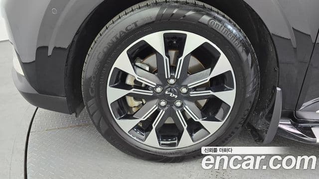 Kia Carnival 2023 — ფოტო 5/20