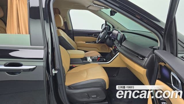 Kia Carnival 2023 — ფოტო 11/20