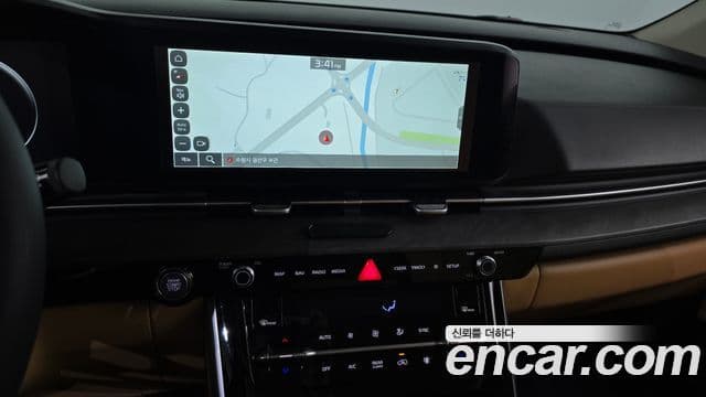 Kia Carnival 2023 — ფოტო 14/20