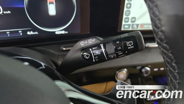 Kia Carnival 2023 — ფოტო 18/20