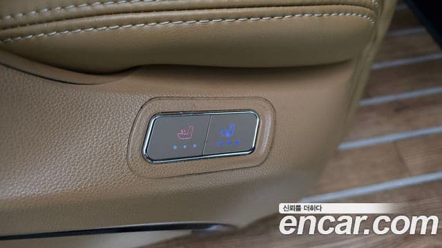 Kia Carnival 2023 — ფოტო 19/20