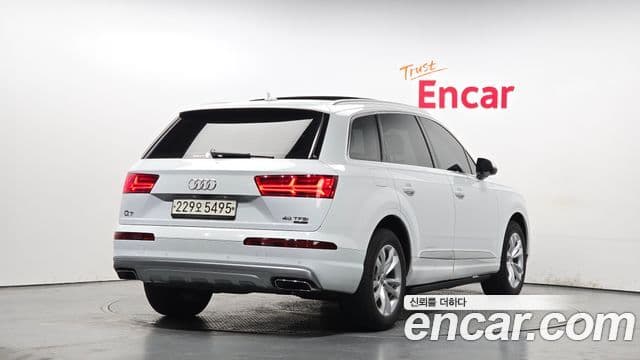 Audi Q7 2019 — Фото 2/20