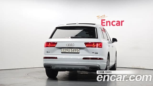 Audi Q7 2019 — Фото 4/20