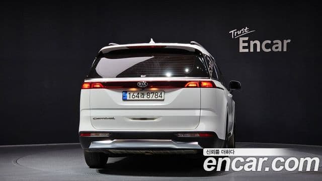 Kia Carnival 2021 — Фото 4/20