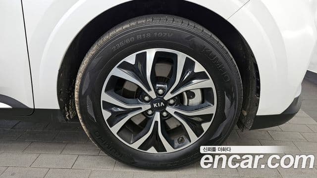 Kia Carnival 2021 — Фото 5/20