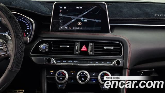 Genesis G70 2018 — ფოტო 14/20