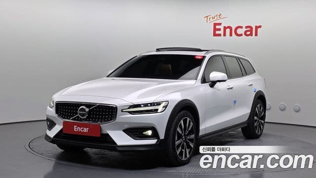 Volvo V60 Cross Country 2023 — Photo 6/20