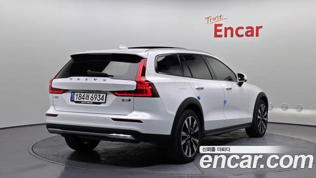 Volvo V60 Cross Country 2023 — Photo 18/20