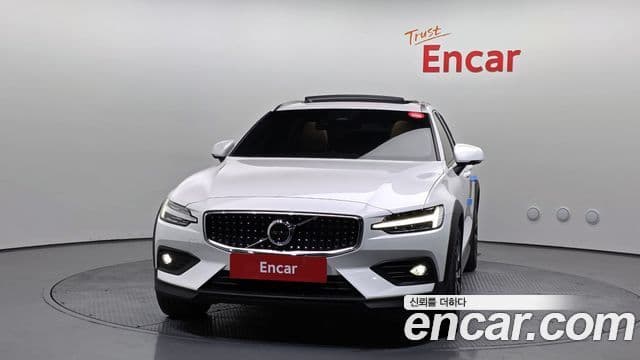 Volvo V60 Cross Country 2023 — Photo 3/20