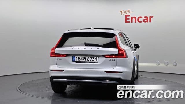 Volvo V60 Cross Country 2023 — Photo 11/20