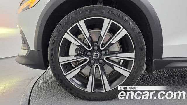 Volvo V60 Cross Country 2023 — Photo 1/20